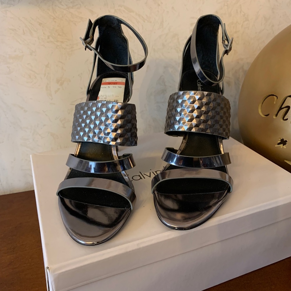 Calvin Klein’s Metallic Silver Strappy Sandal 4 1/2” Heels Size 9M